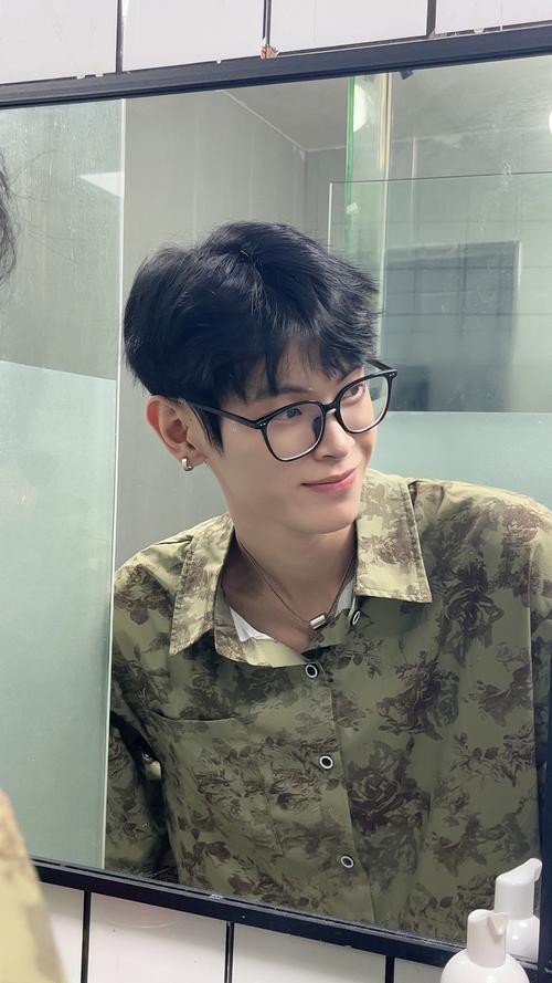 男生自拍头像技巧-图1