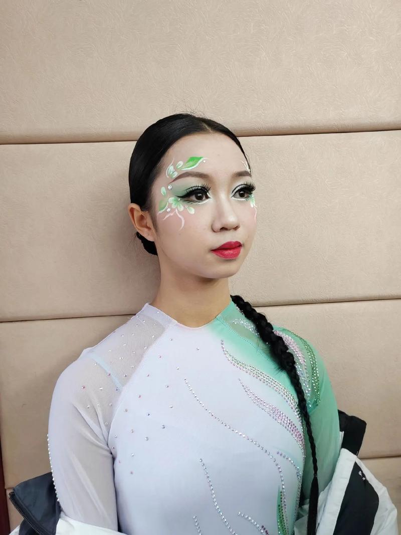 创意彩绘妆，如何画出惊艳妆容？-图2