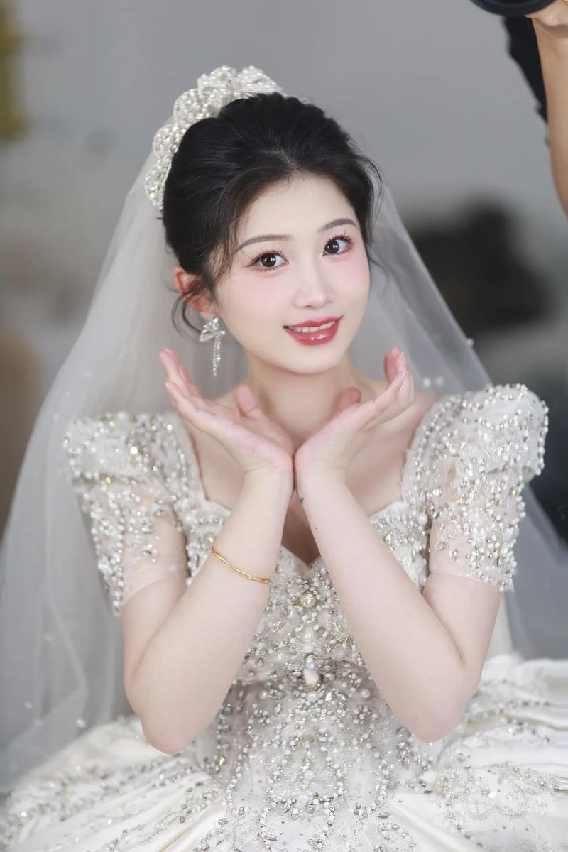 创意婚纱发型怎么选？看图片找灵感！-图1