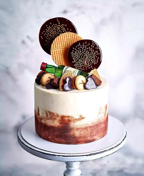 创意艺术蛋糕如何突破传统造型？这些惊艳图片背后藏着哪些设计巧思？-图1