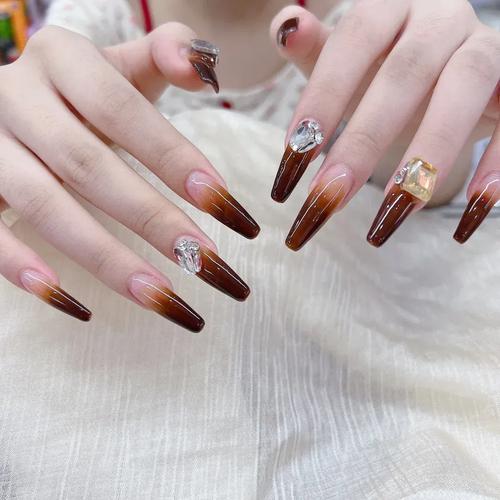 创意长指甲图片，艺术表达还是生活负担？背后的设计灵感与实用考量如何平衡？-图3