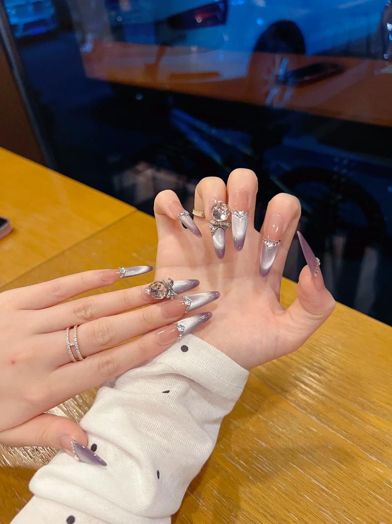 创意长指甲图片，艺术表达还是生活负担？背后的设计灵感与实用考量如何平衡？-图1