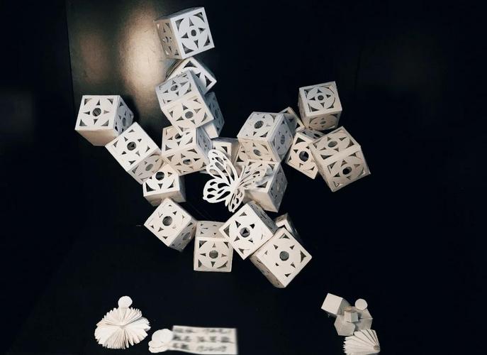 立体构成创意设计图片如何实现简单化呈现与创意表达的平衡？-图1