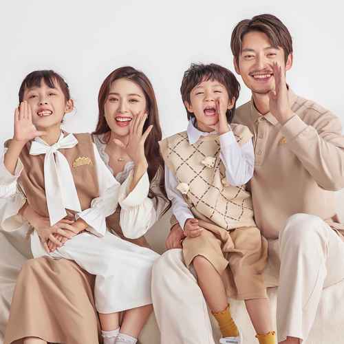 一家四口创意照片怎么拍才特别？-图1