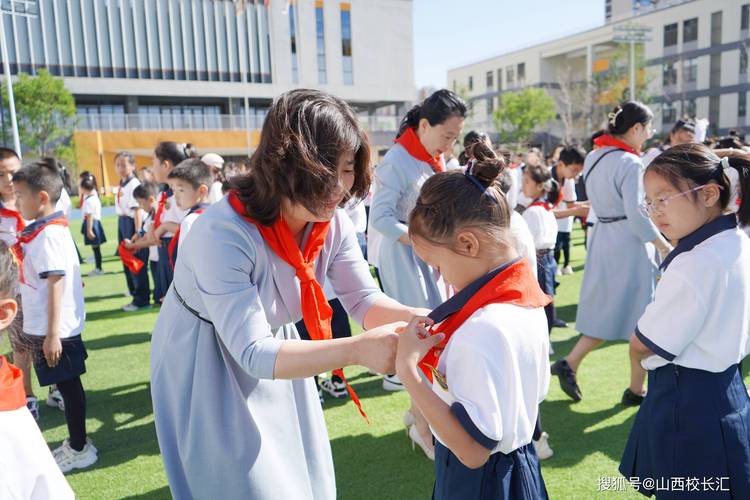 红领巾创意展示会图片有哪些精彩瞬间?-图3 红领巾创意展示会图片有哪些精彩瞬间?-图3