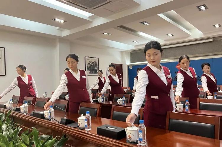 服务员服务技巧培训，如何快速提升服务品质？-图1