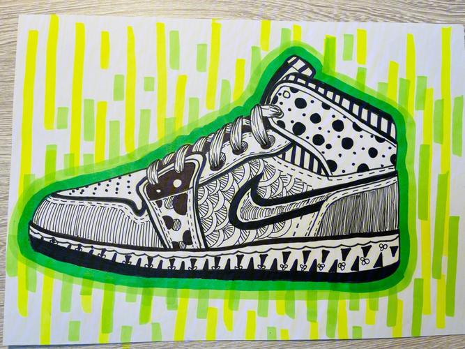 黑白鞋子创意装饰画，如何巧思变身艺术？-图1