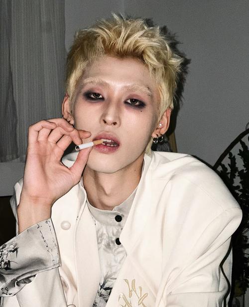 男创意妆图片,如何打造独特风格?-图1 男创意妆图片,如何打造独特风格?-图1