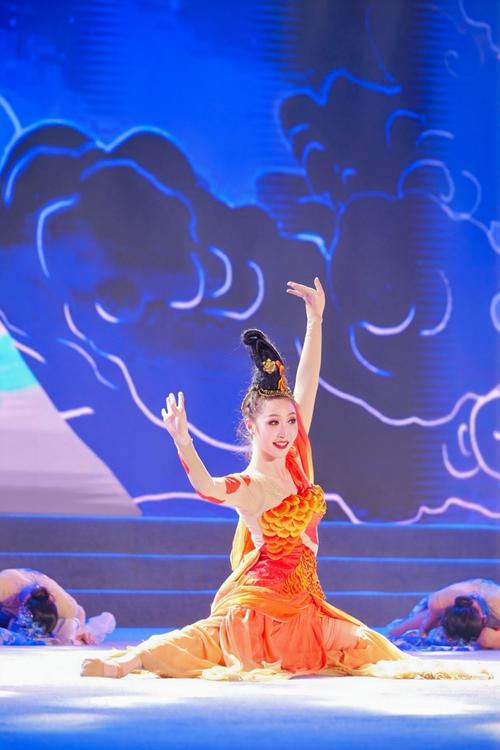 鱼跃技巧，鱼跃技巧舞蹈-图1