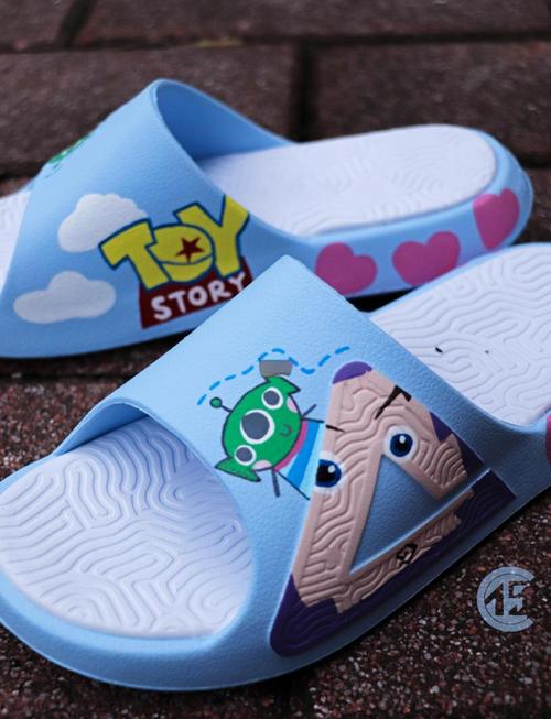 海滩拖鞋如何变身创意美术？-图3