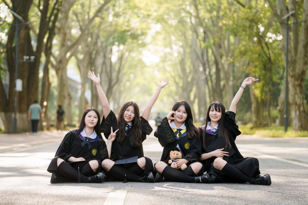 毕业照2人、10人创意怎么拍？-图1