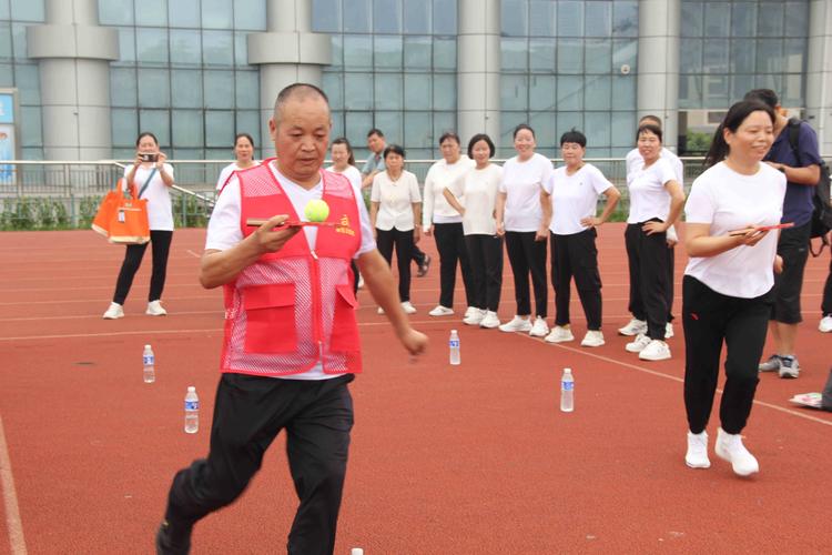 乒乓球托球跑如何保持稳定不落地？-图1