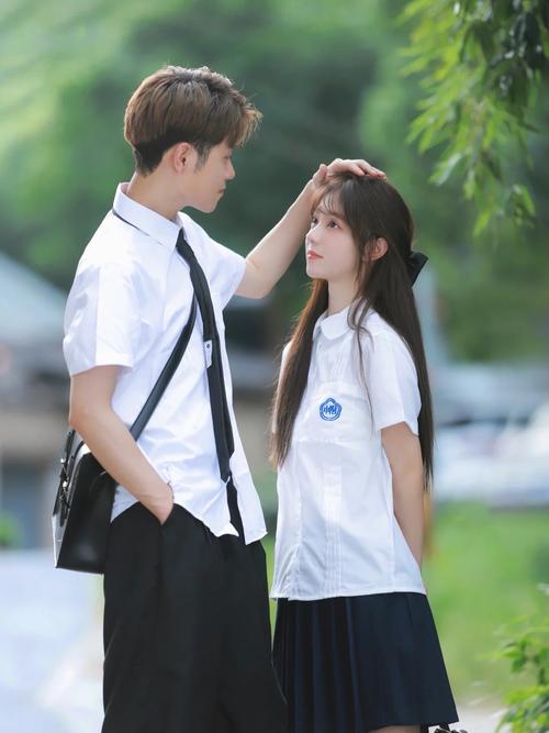 毕业照怎么拍才够创意？两人合照怎么玩出新花样？-图2