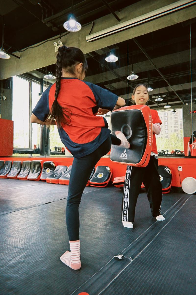 儿童防身技巧有哪些实用方法？-图1